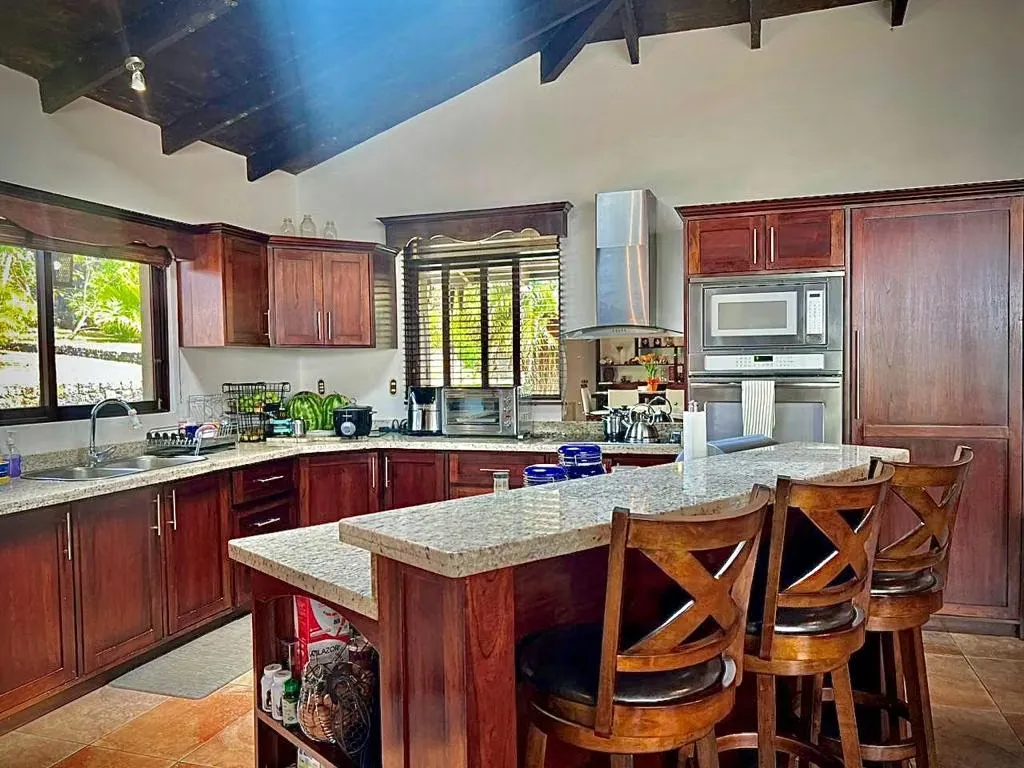 Casa de una planta en venta, estilo rústico y finos acabados, con amplia zona verde en un terreno de 4.522 M. Cuenta con espacio para 10 vehículos o más, al aire libre gracias al ..., photo 12