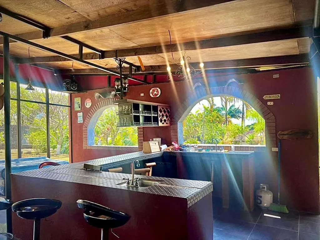 Casa de una planta en venta, estilo rústico y finos acabados, con amplia zona verde en un terreno de 4.522 M. Cuenta con espacio para 10 vehículos o más, al aire libre gracias al ..., photo 6