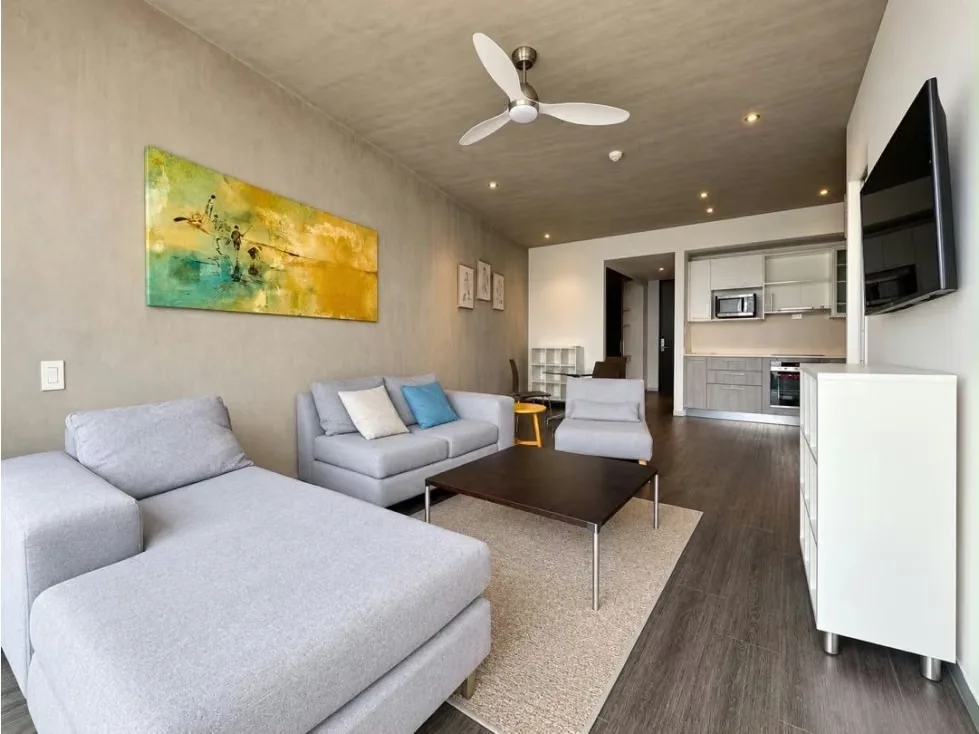 Precioso apartamento con habitación separada, cuenta con una gran variedad de servicios en un radio de pocos metros, tales como tiendas de conveniencia, farmacias, supermercados, ...