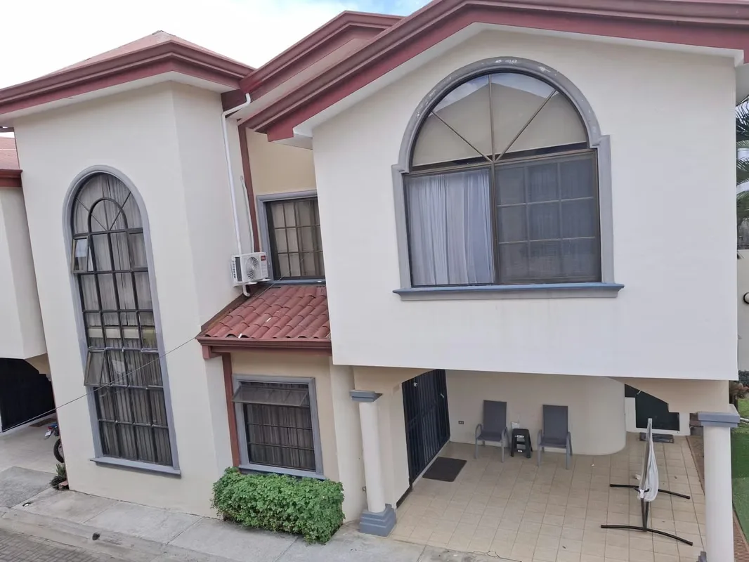 Condo for Rent 180 m2