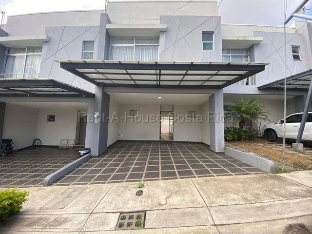 Alquiler de Casa Familiar en Condominio con Excelentes Amenidades en Heredia #27-279 GS - Alquiler / Renta en Santo Domingo
