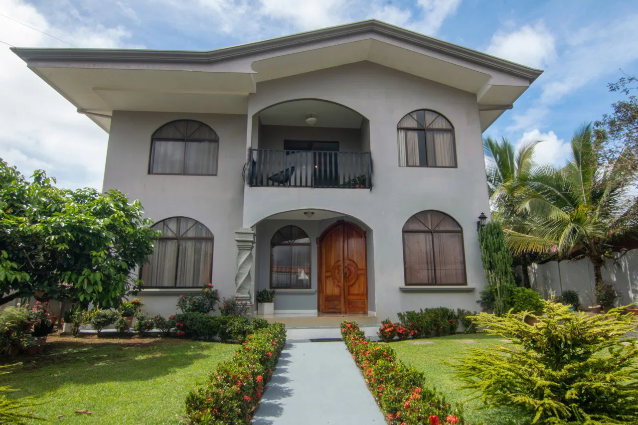 SPACIOUS TWO-STORY HOME WITH MOUNTAIN VIEWS, OUTDOOR LIVING, AND GREENHOUSE – 0.25 ACRES