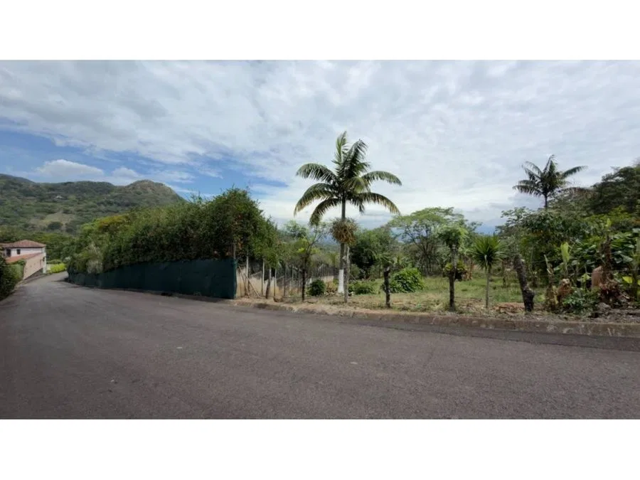 En venta, Quinta en Salitral de Santa Ana en residencial cerrado