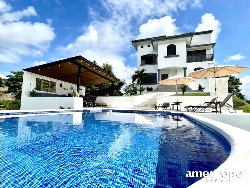 PLAYA ESTERILLOS! LUXURIOUS 3-LEVEL HOUSE FOR RENT WITH PRIVATE POOL