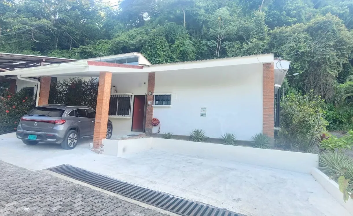 Discover Casa Colibrí, a charming property located in the exclusive and peaceful residential area of Sotavento, Punta Leona. This privileged location combines the tranquility of nature ...