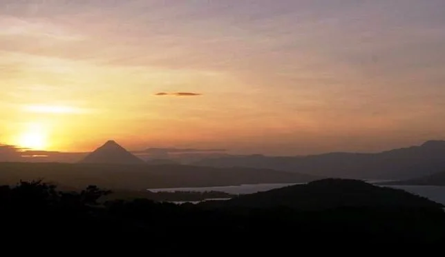 VISTAS TRAMONTO : Lake- Volcano- and Mountain Views, photo 3