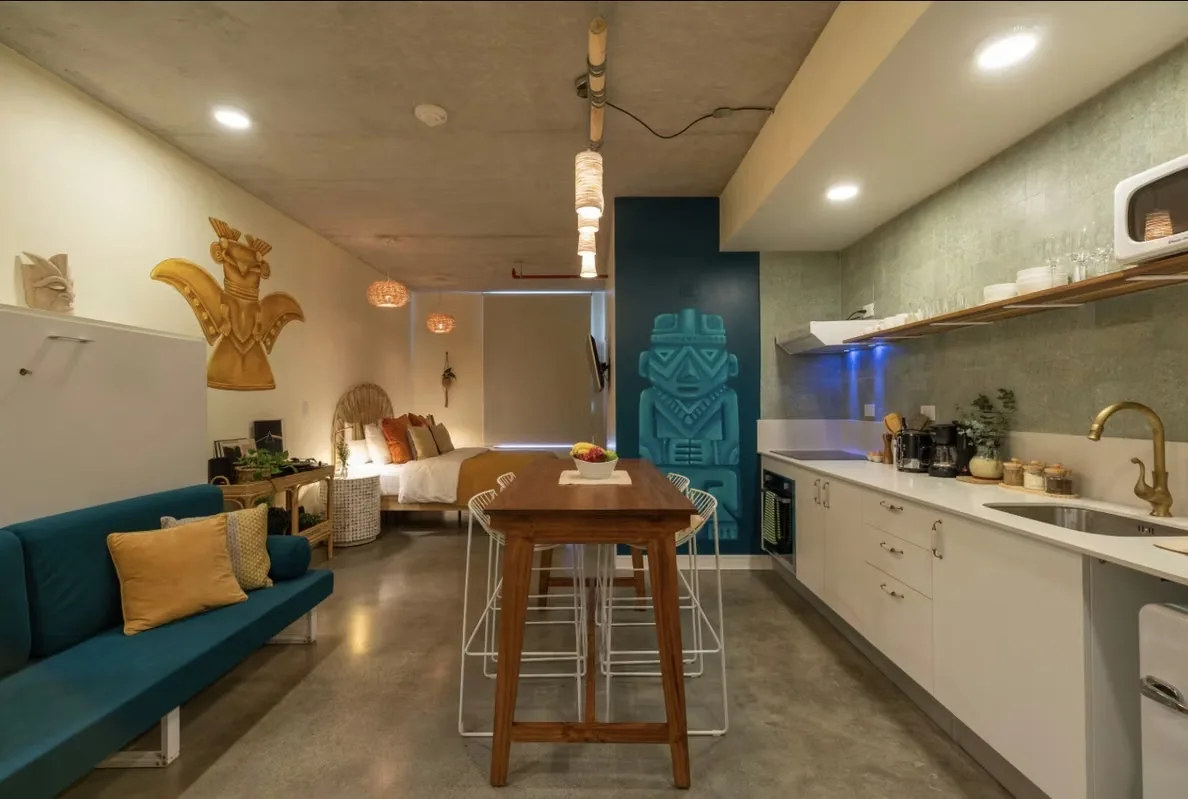 Experience modern living in one of the most exclusive condominiums in Barrio Escalante. This elegant 17thfloor ...