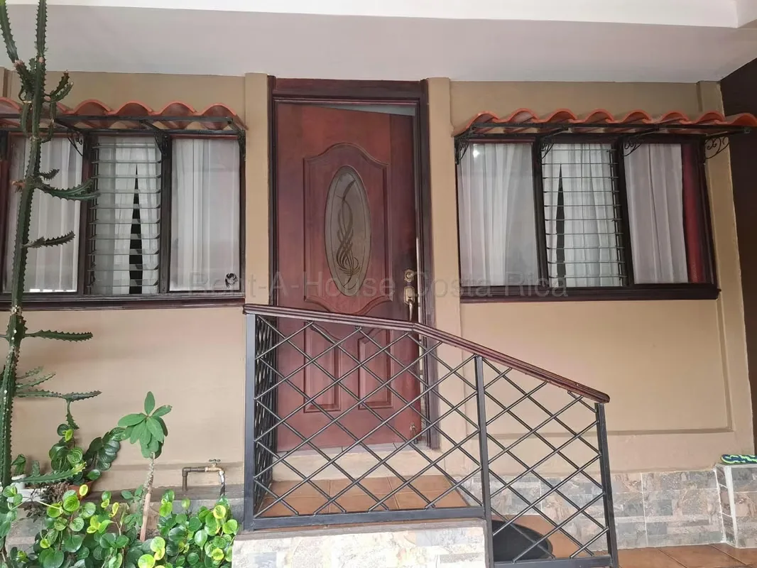 Venta de Casa de 1 Piso en San Rafael Arriba de Desamparados #27-525 GS