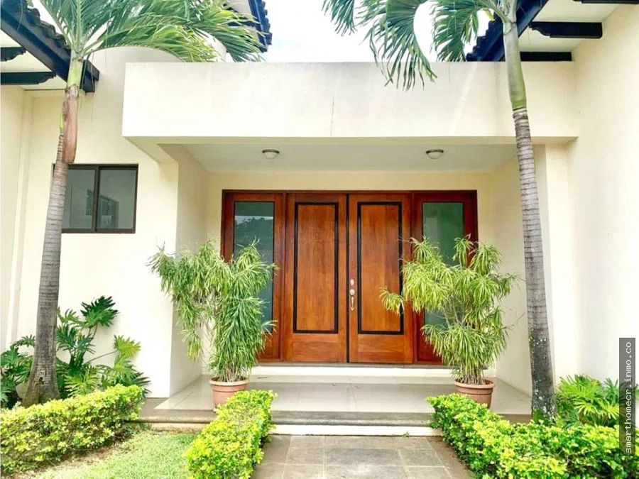 ALQUILER DE CASA EN CONDOMINIO LA HACIENDA*