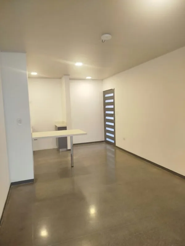 Looking to live in one of the most desirable, peaceful, and central areas of San José? This 3rd-floor apartment offers the perfect blend of freshness, modern design, and urban ...