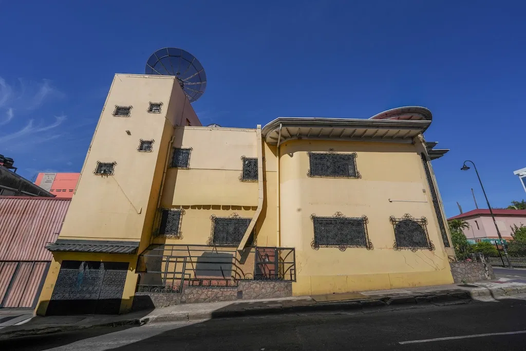 Edificio Esquinero de 4 niveles en San José Centro