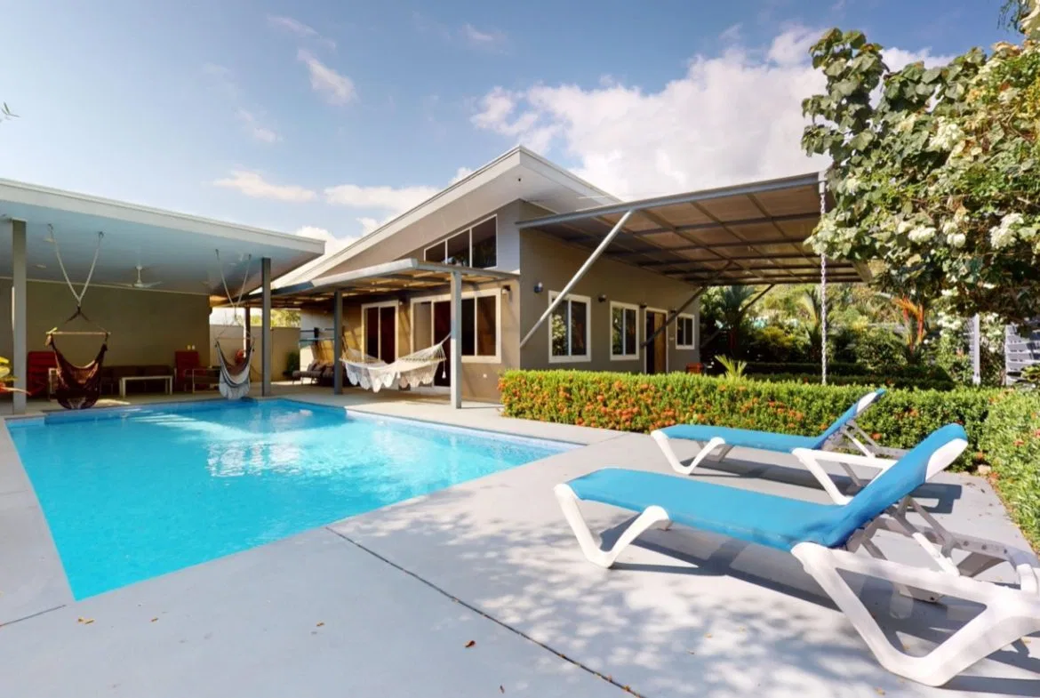 AMAZING 3-BEDROOM HOME IN UVITA – 0.12 ACRES, photo 2