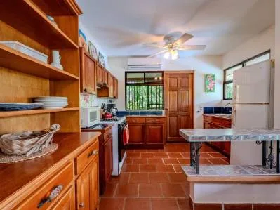 Casa con cascada en comunidad privada, asequible y en la jungla, photo 3