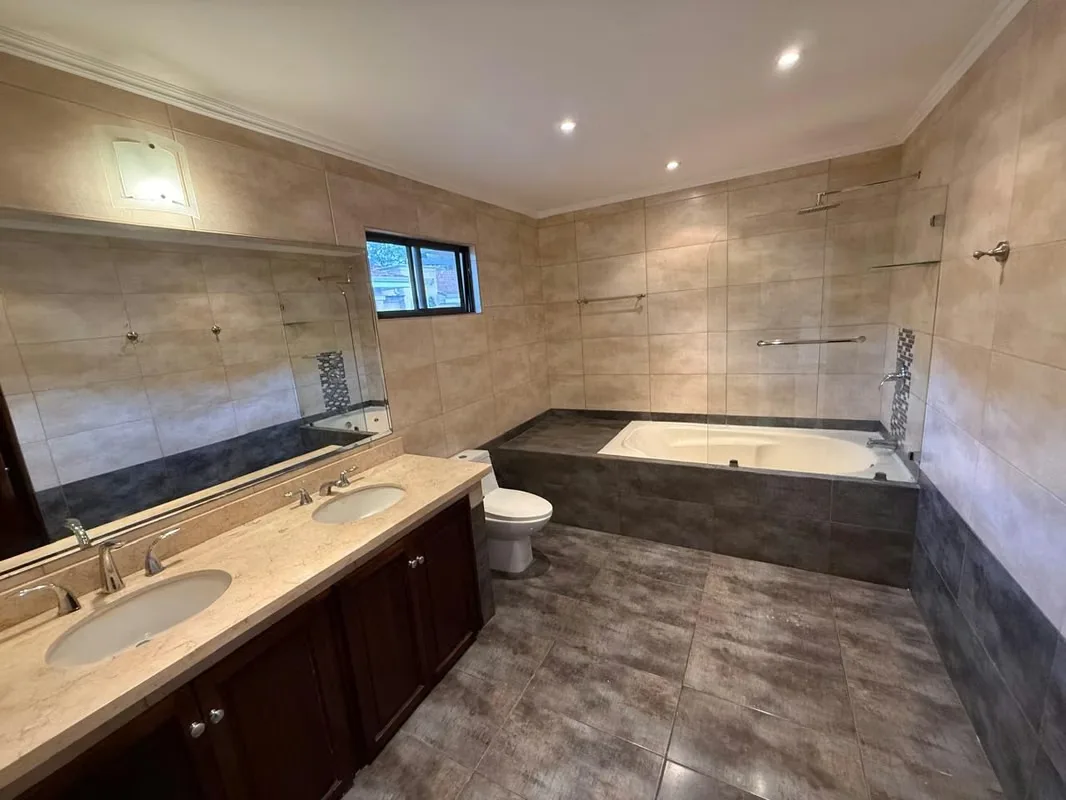 Almeria, linda-amplia 260 m2, L. Blanca, 3 hab, A/C, 2.5 baños, terraza, patio, sala TV, amenidades., photo 13