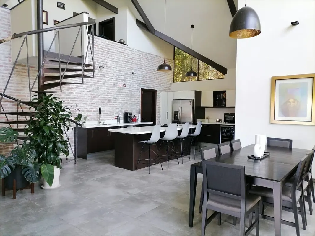 This unique property offers a privileged location with a cozy and quiet energy that invites you to enjoy nature and serenity.