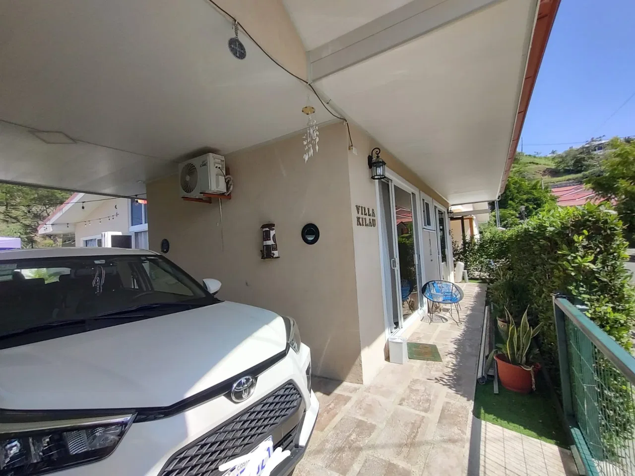 Casa Moderna en Venta en Condominio Guaria Morada, Jacó | 3 Habitaciones, Techos de 5 Metros y Espacio para Piscina