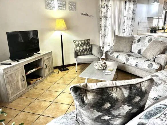 Casa Petals, 3 bedroom home for rent, walking distance to the beach