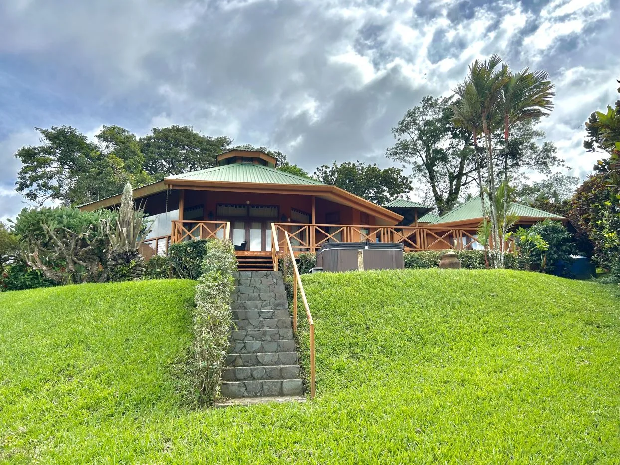Waterfront Lake Arenal Villa with Guest Casita in Exclusive Buena Vista Community, photo 2