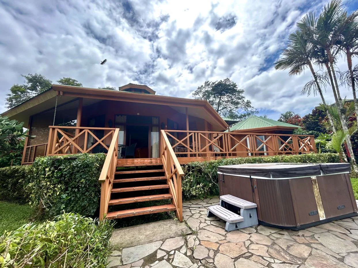 Waterfront Lake Arenal Villa with Guest Casita in Exclusive Buena Vista Community, photo 3
