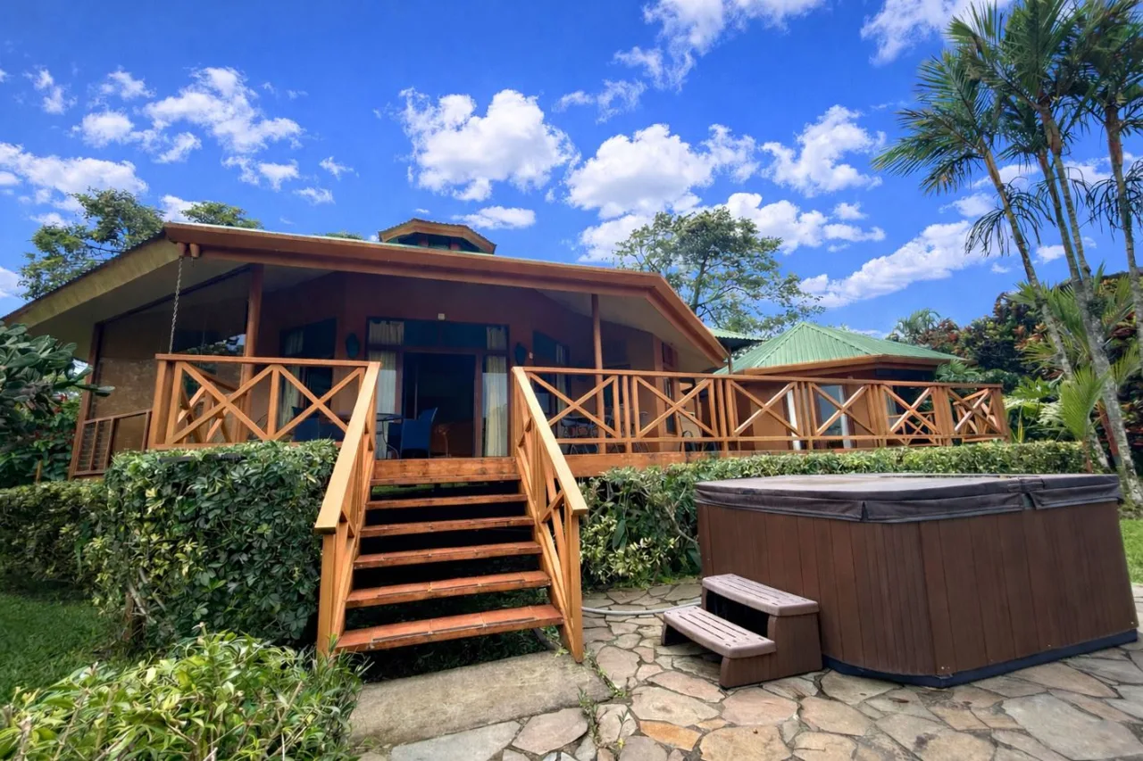 Waterfront Lake Arenal Villa with Guest Casita in Exclusive Buena Vista Community, photo 5