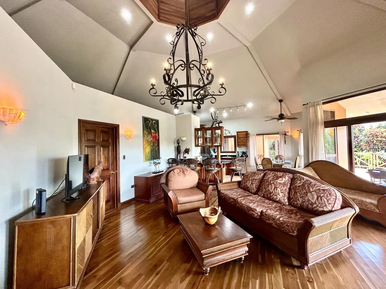 Waterfront Lake Arenal Villa with Guest Casita in Exclusive Buena Vista Community, photo 7