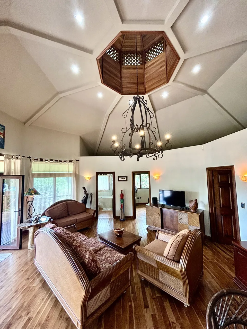 Waterfront Lake Arenal Villa with Guest Casita in Exclusive Buena Vista Community, photo 9