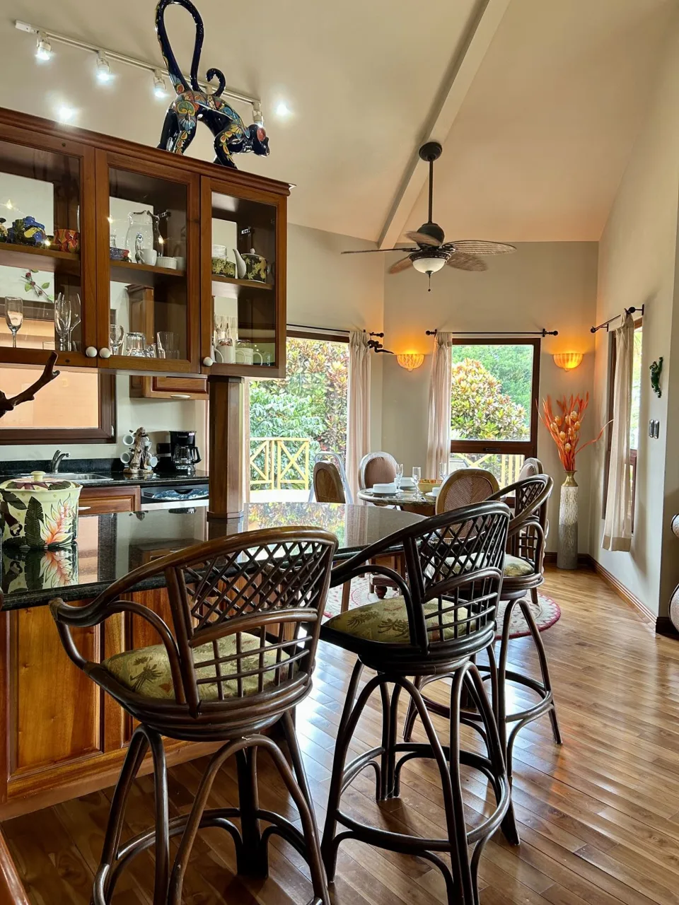 Waterfront Lake Arenal Villa with Guest Casita in Exclusive Buena Vista Community, photo 10
