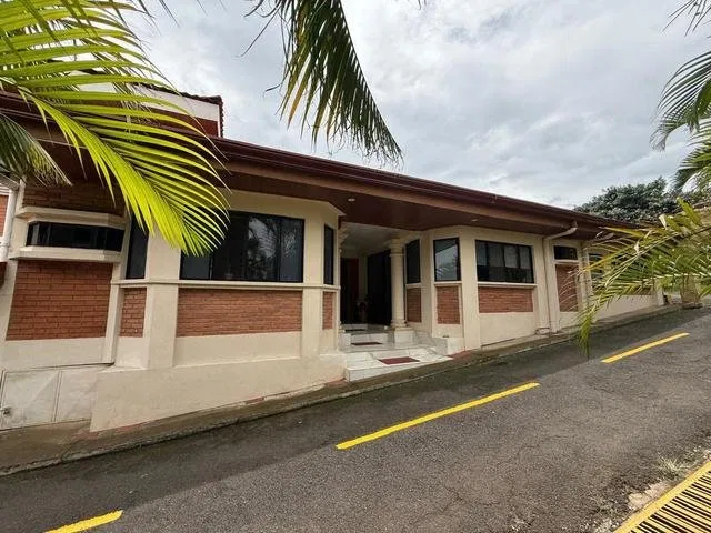 Venta de Magnifica Casa en Flores, Heredia / MLs. 26-545 OFC JB - Venta en Flores