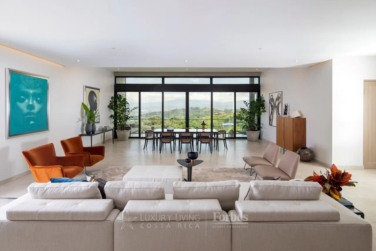 Spectacular brand new luxury apartment in Solaris