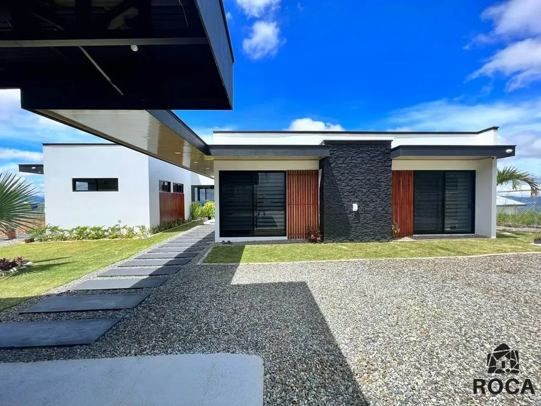 Luxury Home For Sale in Miravalles PZ