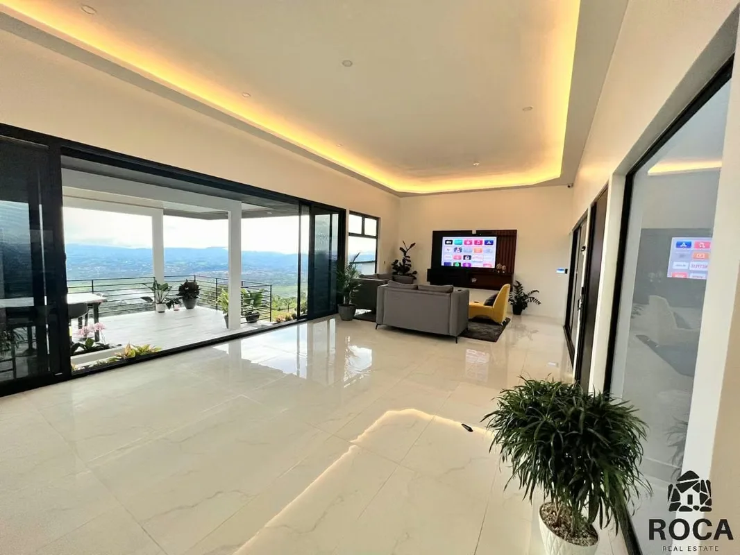 Luxury Home For Sale in Miravalles PZ, photo 3