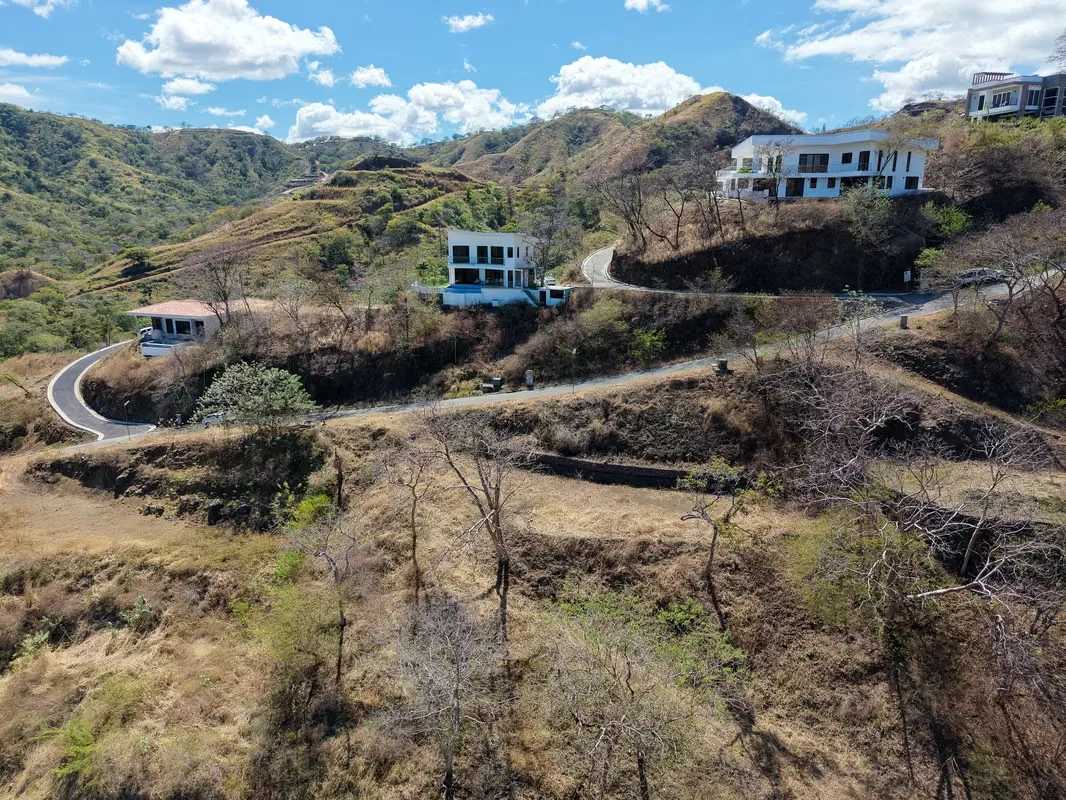 Located within the prestigious Coco Bay residential community in Playas del Coco, this expansive lot represents an exceptional opportunity to develop a high-end residence or an ..., photo 2