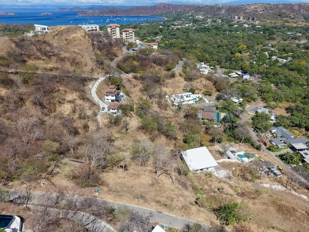 Located within the prestigious Coco Bay residential community in Playas del Coco, this expansive lot represents an exceptional opportunity to develop a high-end residence or an ..., photo 8
