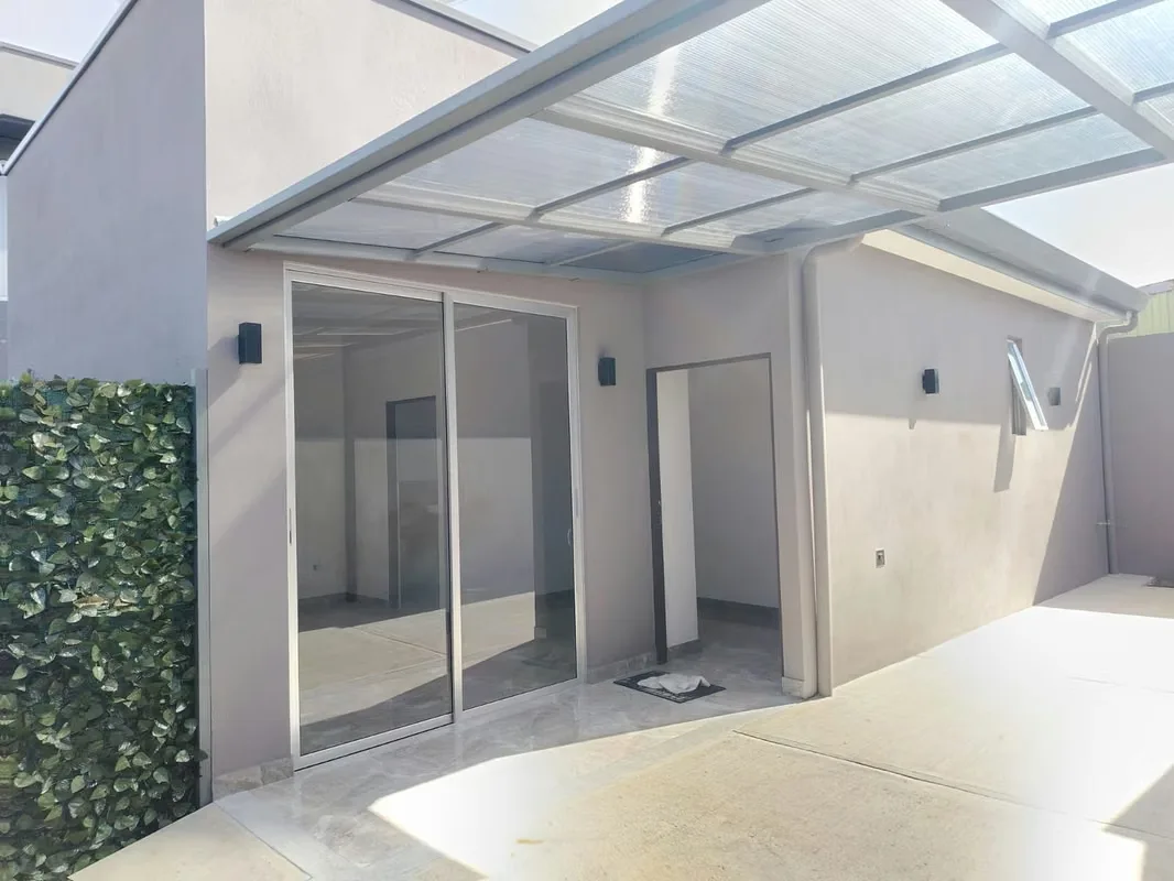 Modern loft located in La Trinidad de Moravia, in an excellent location within a quiet and safe neighborhood. It has a master room with walking closet and bathroom. Enjoy an internal ...