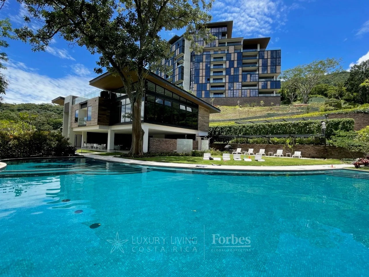 Grey Solaris Apartment - Elegance and Panoramic Views