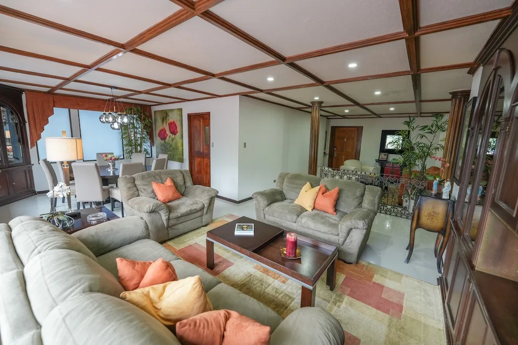 Apartamento Remodelado de 3 Habitaciones en Barrio Dent