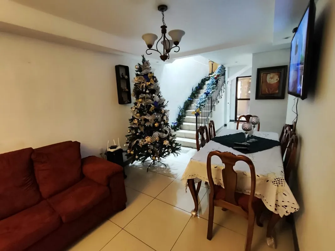 Recibe ingresos adicionales desde el dia uno. Esta casa ubicada en una calle segura y con ubicación muy cercana al Walmart cuenta con un apartamento anexo, el cual puedes alquilar, o ..., photo 11