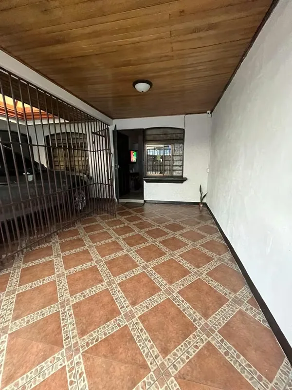 Recibe ingresos adicionales desde el dia uno. Esta casa ubicada en una calle segura y con ubicación muy cercana al Walmart cuenta con un apartamento anexo, el cual puedes alquilar, o ..., photo 9