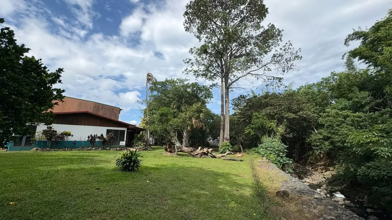 Propiedad Comercial Exclusiva en Venta en San Joaquín de Flores!