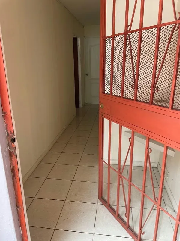Small Furniture apartament. 1 bedroom, 1 bathroom, 1 kitchen, 1 sofa and 1 table, 1 washing machine, 1 refrigerador, 1 stove. 1 qween sizes bed., photo 2