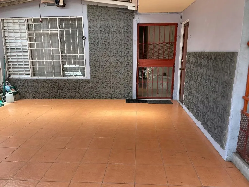 Small Furniture apartament. 1 bedroom, 1 bathroom, 1 kitchen, 1 sofa and 1 table, 1 washing machine, 1 refrigerador, 1 stove. 1 qween sizes bed., photo 6