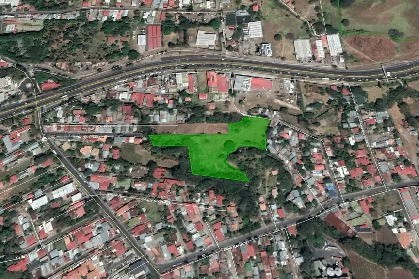 Sale of land - 124; 13,480 m2 - 124; Alta Density, Well of Santa Ana (FAU)
