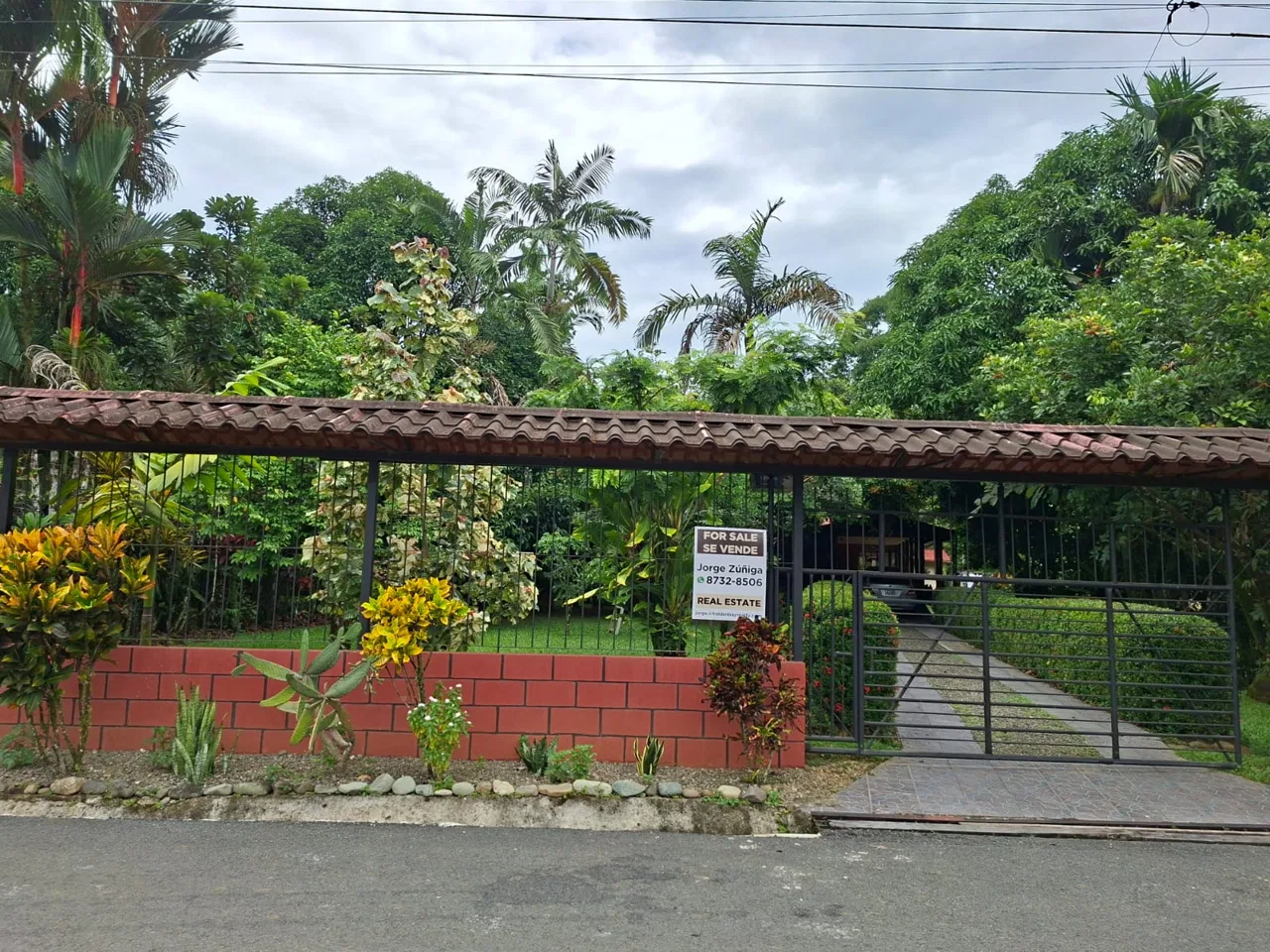 Beautiful 3-Bedroom Teak Home for Sale in Villa Nueva, Quepos