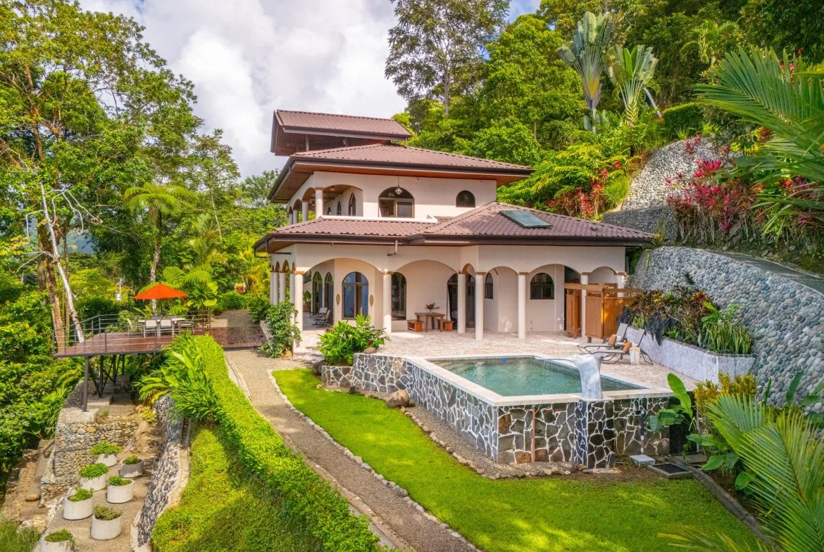 PROPERTY WITH AMAZING WHALE TAIL VIEW 3 BEDROOM HOME, IN UVITA – 1.58 ACRES, photo 2