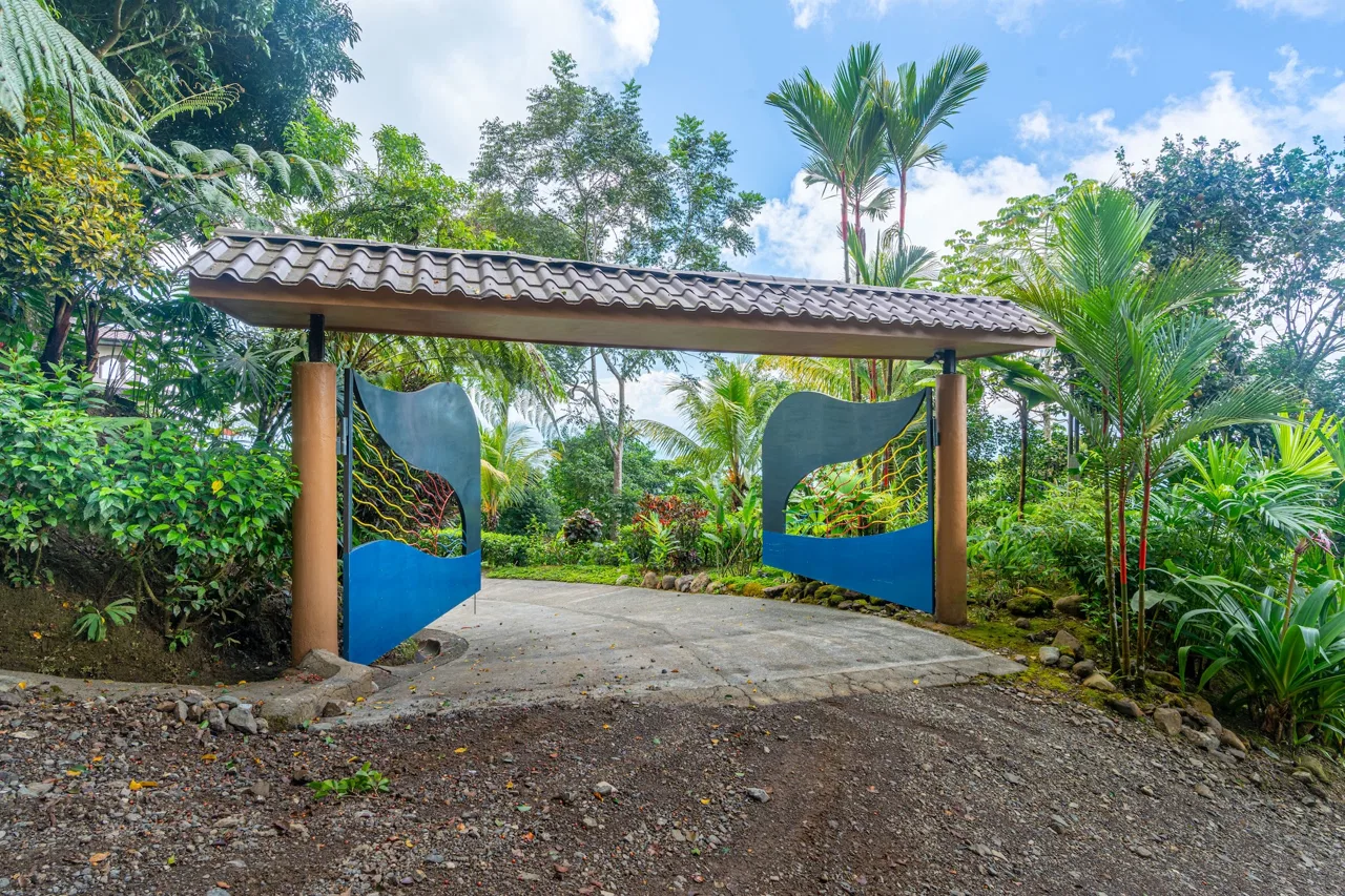 PROPERTY WITH AMAZING WHALE TAIL VIEW 3 BEDROOM HOME, IN UVITA – 1.58 ACRES, photo 8