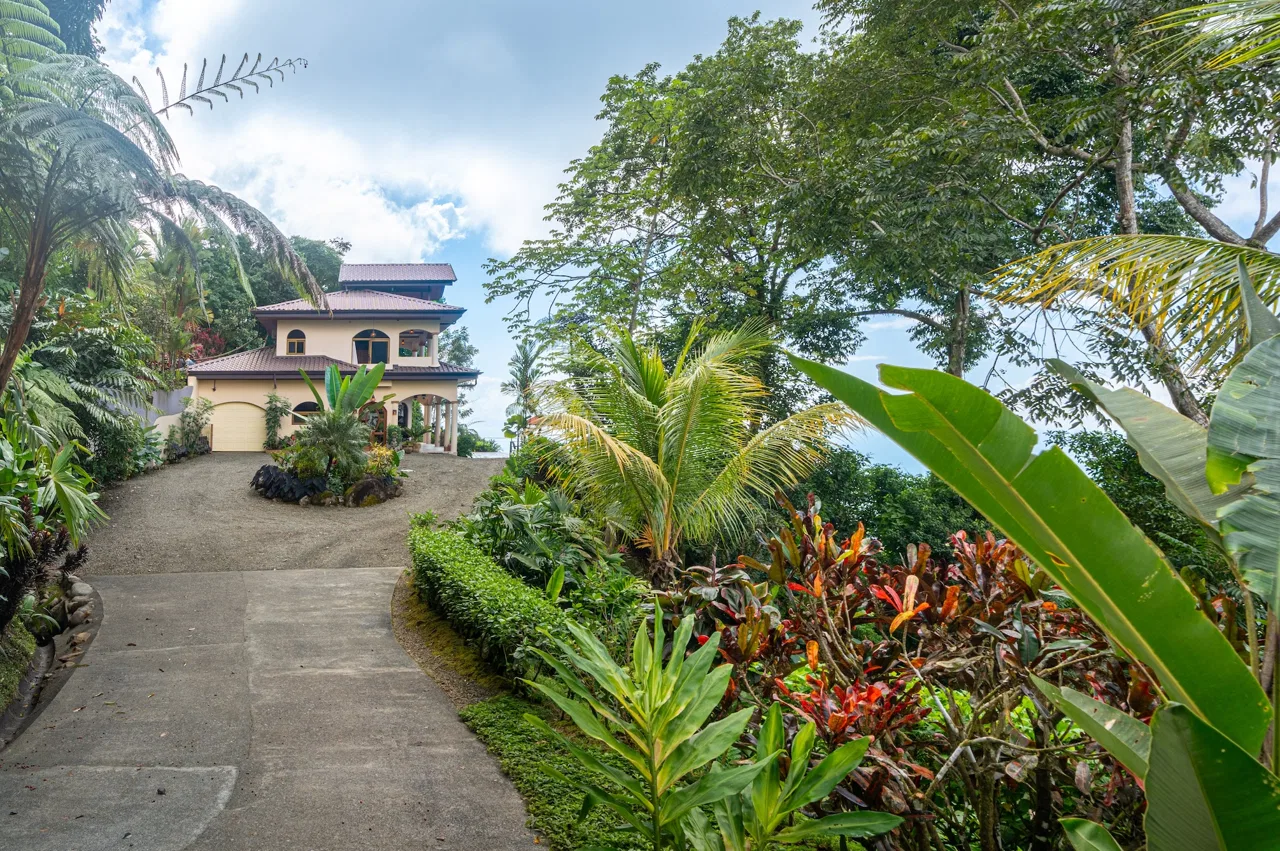 PROPERTY WITH AMAZING WHALE TAIL VIEW 3 BEDROOM HOME, IN UVITA – 1.58 ACRES, photo 10