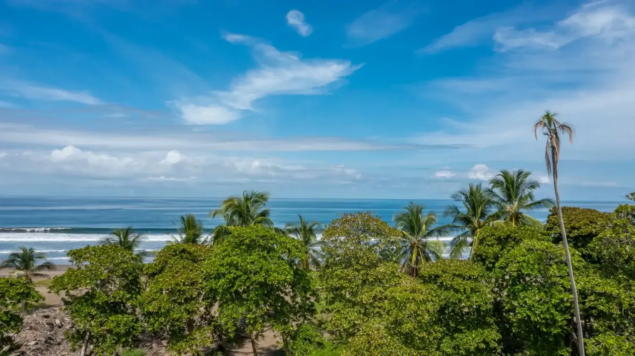 Embrace the authentic Pura Vida lifestyle with this stunning 2-bedroom, 2-bathroom beachfront residence at Solea, ideally situated on the spectacular coast of Playa Jacó. Priced from ..., photo 2