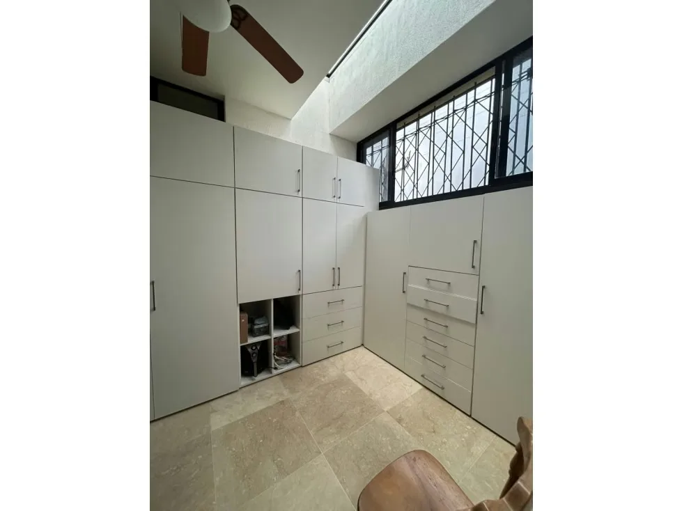 Ubicada en una de las zonas más exclusivas y convenientes de Lindora, esta hermosa residencia de un solo nivel combina comodidad, ..., photo 2