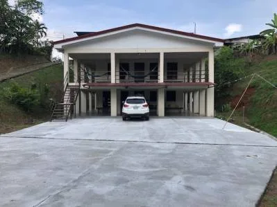 ¡Casa sólida y hermosa de 3 dormitorios en una ubicación central, fácil acceso para 2x2!