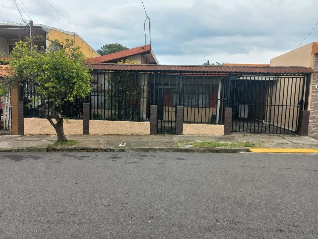 Casa en Venta Amplia Tibas- RA